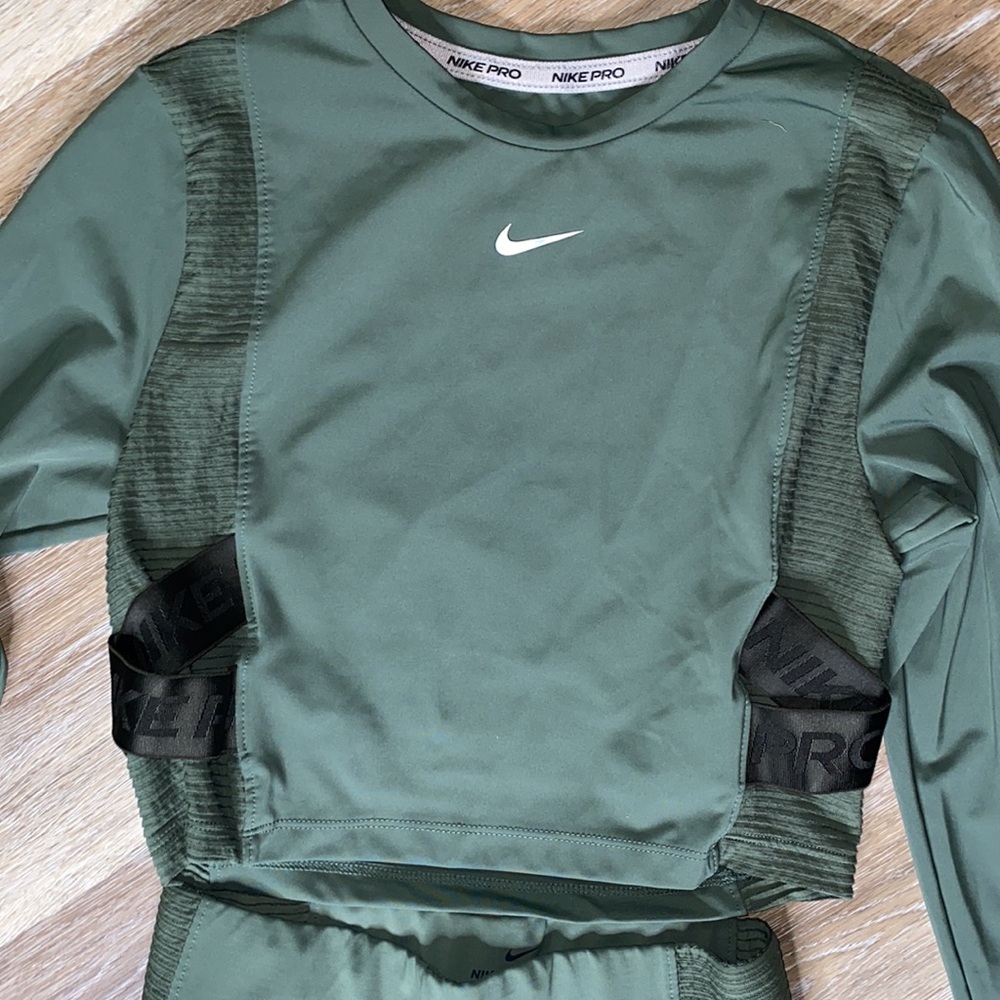NIKEtwo piece set crop
